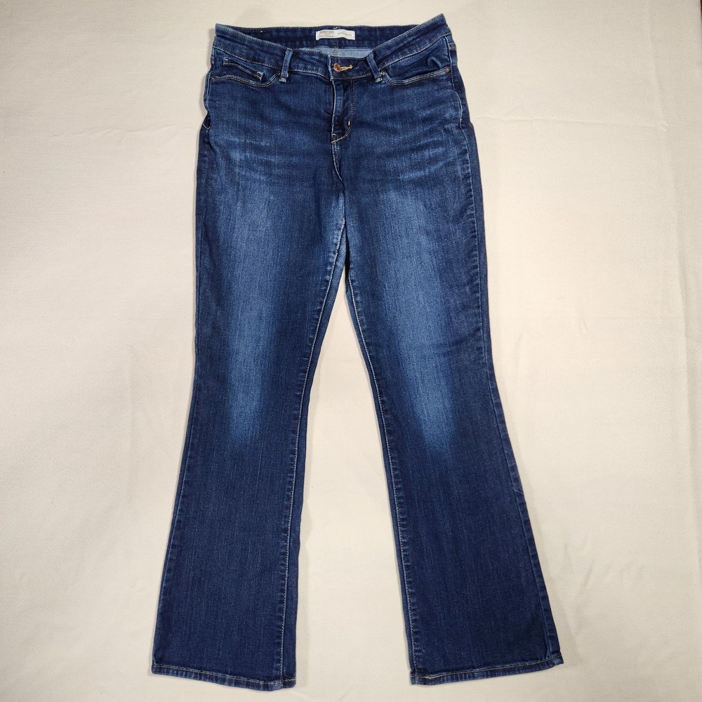 Levis Signature Gold Jeans, bootcut, Women's 8m 29x32 (fit 32W x 30.5L)